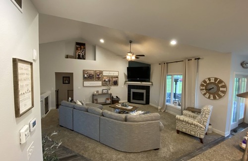 Butte Des Morts House | EAA 4 Bedroom House, Golf Simulator and Large Outdoor Patio.