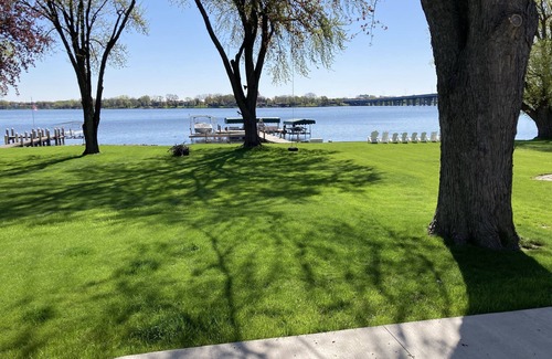 Neenah House | EAA Rental Available - Gorgeous Water Front Property - 25 min from EAA