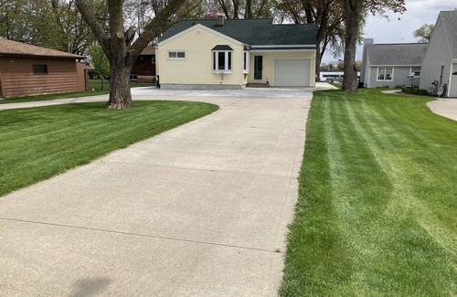 Neenah House | EAA Rental Available - Gorgeous Water Front Property - 25 min from EAA