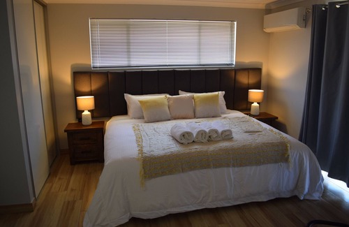 Eagle Bay Bed & Breakfast | Eagle Bay House - Autumn room