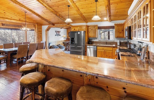 Eagle Mountain Estates Cabin | Eagle Mountain Lodge: 5 Star Luxury Log Cabin! Central AC! Great Location! Pool Table! Propane BBQ! Back Deck!