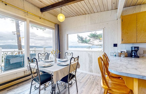 Diamond Point House | Eagle's Oceanview - Oceanfront home near public boat launch with beautiful views