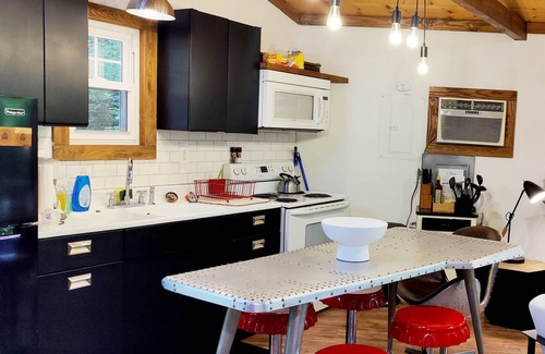 Monteagle Cabin | Eagle Treehouse Getaway with Hot Tub, Gas Fireplace, and Outdoor Firepit!