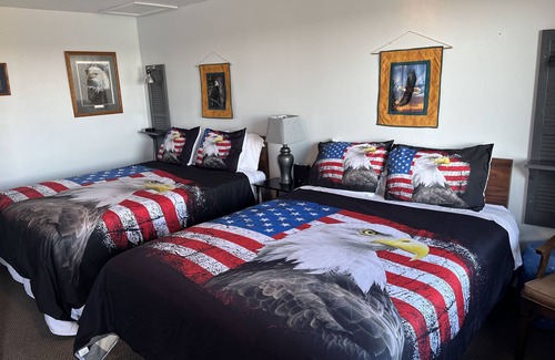 Guttenberg Hotel | Eagle View Motel & Retreat