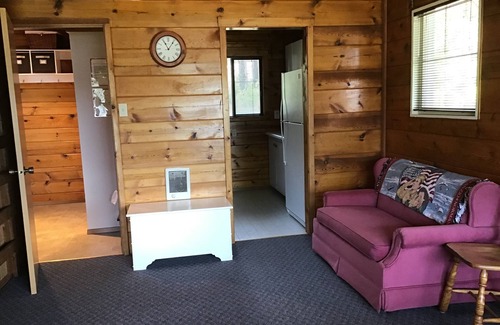 Newport Cottage | Eagle Vista Cottage at the old Sacheen Lake Resort