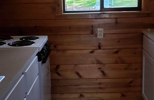 Newport Cottage | Eagle Vista Cottage at the old Sacheen Lake Resort
