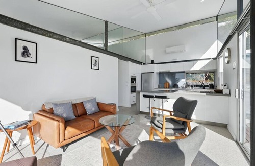 Eaglehawk Neck House | Eaglehawk Pavilions One – Coastal Retreat with Ocean Views