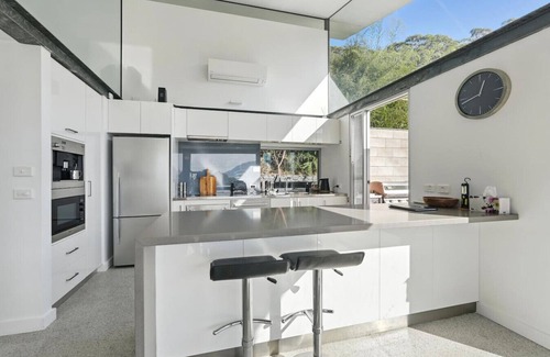 Eaglehawk Neck House | Eaglehawk Pavilions One – Coastal Retreat with Ocean Views