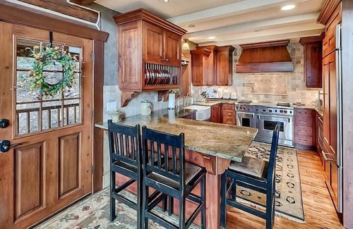 Sundance Cabin | Eagles Nest Luxury Retreat, Views, Hot Tub, Walking distance to Resort