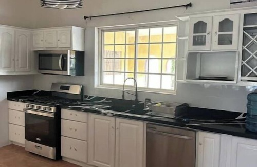 Albion House | "Eagles Nest Villa 4 BDRM HOUSE" AC & Tv ALL roomsnn