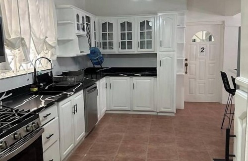 Albion House | "Eagles Nest Villa 4 BDRM HOUSE" AC & Tv ALL roomsnn