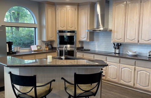 Huntington House | Eagles Point! Incredible Private Waterfront 3.5 acres. Long range water views!