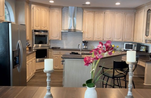 Huntington House | Eagles Point! Incredible Private Waterfront 3.5 acres. Long range water views!