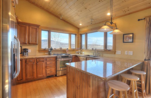 Rangeley Cabin | Eagles Rest - If you are looking for stunning mountain and lake views, this is the cabin for you