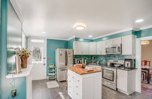 Norristown House | Eagleville Home w/Porch, Near Valley Forge Casino