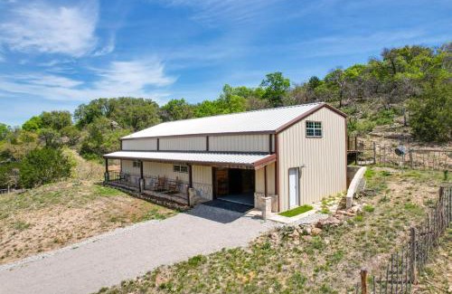 Early House | Early Cabin with Deck about 20 Mi to Lake Brownwood!