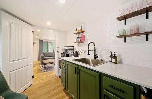 Depot Bench House | Earthy Pearl - 1 Bedroom Suite @ the Boise Depot