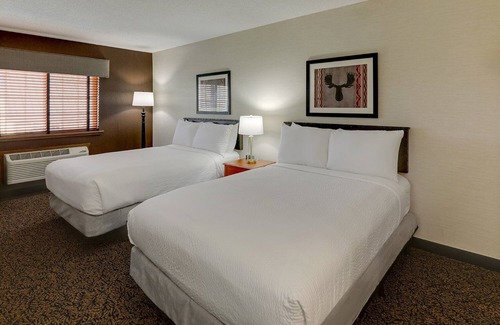 Peoria Hotel | Ease Your Senses! Elegant Lodging with Stunning Views of IL's River Valley