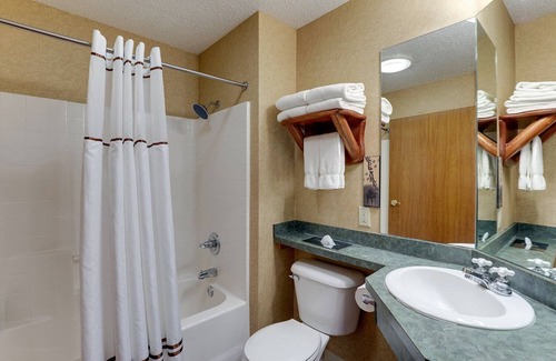 Peoria Hotel | Ease Your Senses! Elegant Lodging with Stunning Views of IL's River Valley