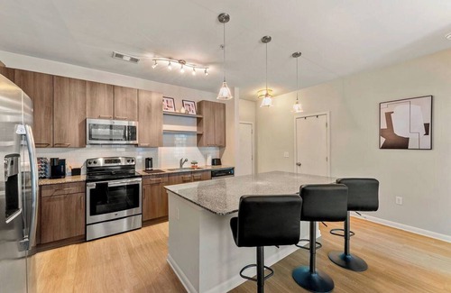 East Atlanta Apartment | East Atlanta Retreat Haven of Fun and Comfort!