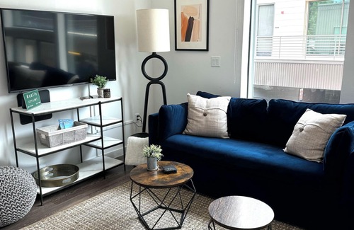 East Cesar Chavez Apartment | East Austin Apartment with Parking Spot