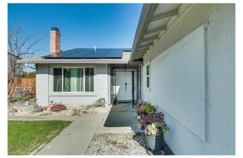 Union City House | East Bay Cozy Getaway