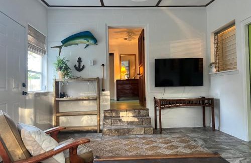 Parker House | East Bay Pearl Cottage
