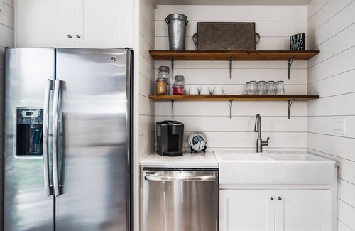East Beach House | East Beach Retreat near Gould’s Inlet Beach Access – sleeps 6