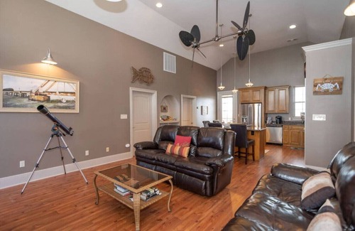 Lake Catherine House | East Camptons-Lakehouse And Pool