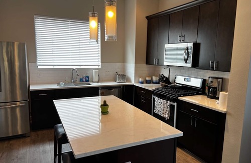 East Downtown Houston House | East Downtown Corporate Comfort Townhome for Work & Relaxation