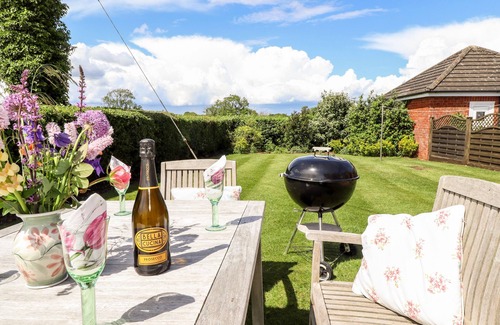 Holton Le Clay Cottage | East Farm Cottage
