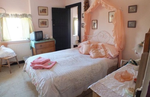 Abbotsbury Bed & Breakfast | East Farm House B&B