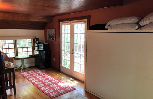 Northwest Harbor Apartment | East Hampton private room w/separate entrance and full bath. New backyard pool!