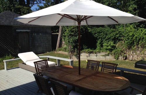 Pantigo Road Historic District House | East Hampton Village: Beautifully Renovated 3 Br Classic Cottage Walk To All