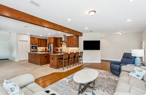 East Hill House | East Hill Charming Family Home- Huge Lot-Fully Updated-Brand New Gourmet Kitchen