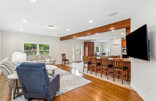 East Hill House | East Hill Charming Family Home- Huge Lot-Fully Updated-Brand New Gourmet Kitchen