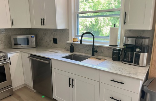 Belleville House | East Hill Nook - Quiet east hill neighborhood