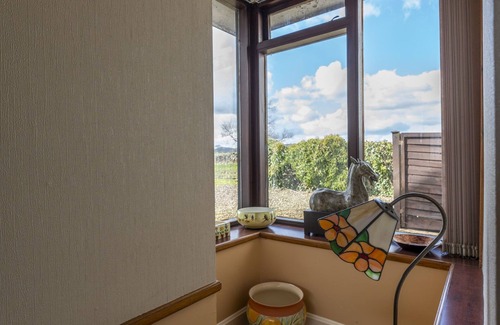 Denny Cottage | East Kelt Farm Cottage - a cottage that sleeps 6 guests in 3 bedrooms