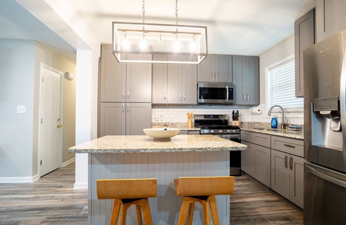 Candler-McAfee House | East Lake Hideaway - Modern & Sleek 2BR!