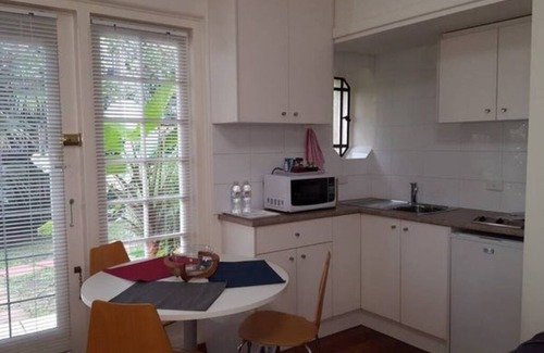 East Melbourne Apartment | East Melbourne -MCG,Rod Laver/John Cain Arena, walk- gorgeous ground floor appt