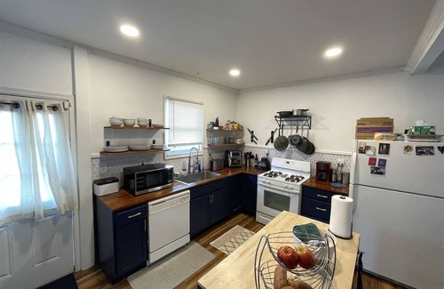 Greenwood House | East Nashville Cozy and Convenient - Fun Summer