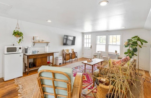 Inglewood House | East Nashville Loft in quiet walkable neighborhood