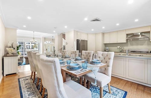East Perth House | East Perth Luxury Waterfront Retreat
