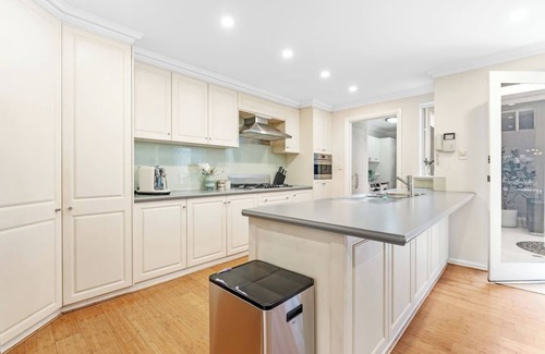 East Perth House | East Perth Luxury Waterfront Retreat