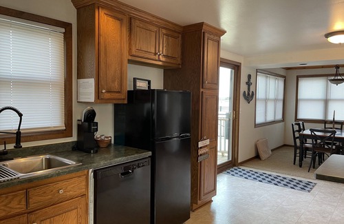 Two Rivers House | East River Retreat, WATERFRONT+ Fire Pit+Pet friendly
