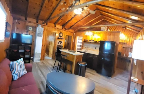 East Tawas Cabin | East Tawas 2 bedroom cabin