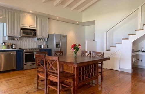 Isla de Utila House | East Wind - 4 Bedroom Ocean Front Luxury