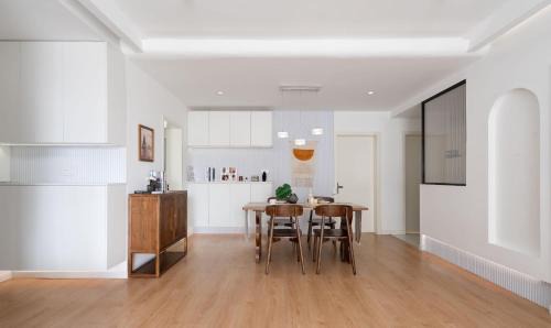 Huangpu Apartment | Eastern Hub - Bund Branch Cozy Chic 3bedroom Skyline&Shanghai Tower View Apt