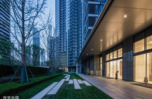 Changning Apartment | Eastern Hub - ZhongShan Park Metro Station 50m, Modern Light Three-bedroom Apartment