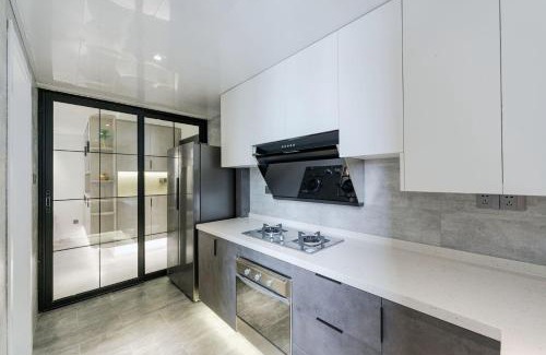 Changning Apartment | Eastern Hub - ZhongShan Park Metro Station 50m, Modern Light Three-bedroom Apartment